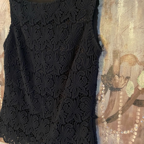 EUC Beautiful Talbots Crochet Lace Navy Top - Picture 4 of 7